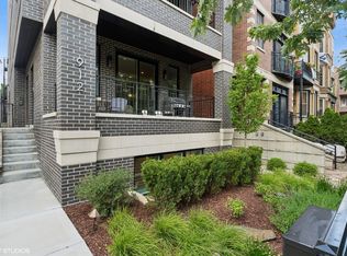 912 W Roscoe St #1, Chicago, IL 60657