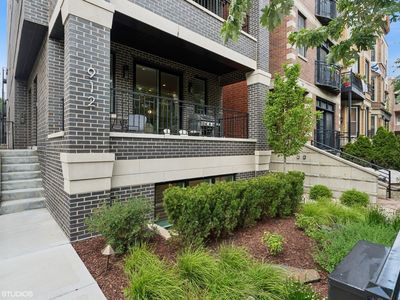 912 W Roscoe St #1, Chicago, IL, 60657