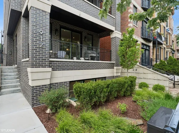 912 W Roscoe St #1, Chicago, IL 60657