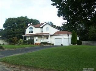 70 Rabbit Run, Riverhead, NY 11901