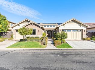 521 W Derbyshire Ln, Clovis, CA 93619