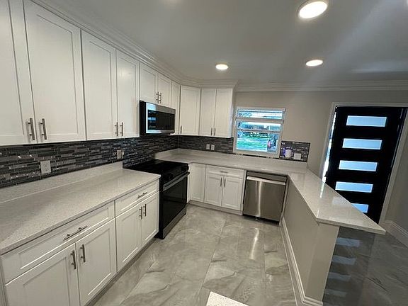 4th image of 3551 5th St #3553