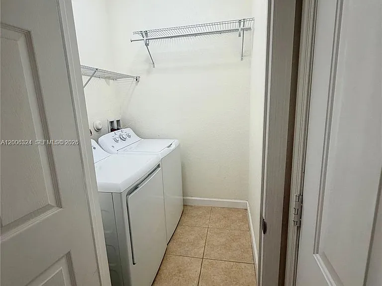 10747 NW 76th Ln — Photo 17