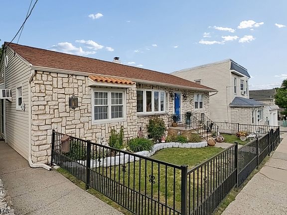 3rd image of 249 Bergen Ave