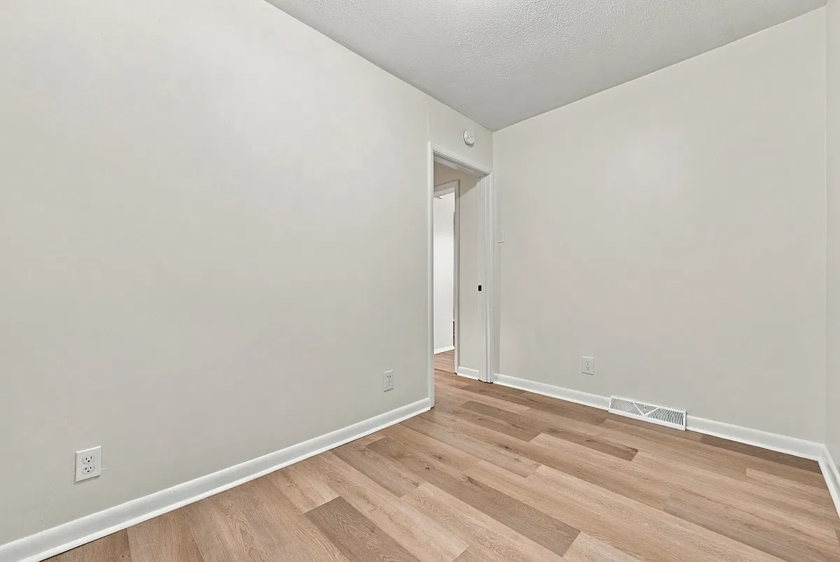 2 bed, 900 sqft, $1,325 — Photo 2