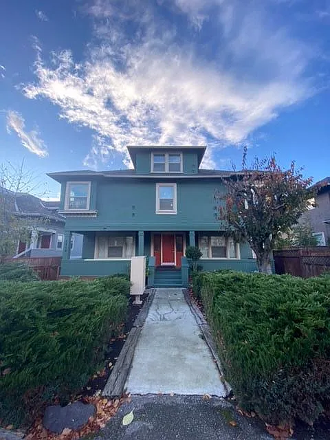 2414 Hoyt Ave — Photo 1