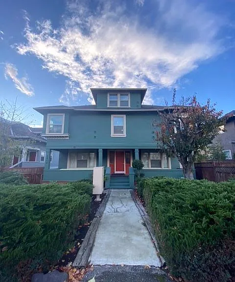 2414 Hoyt Ave — Photo 1