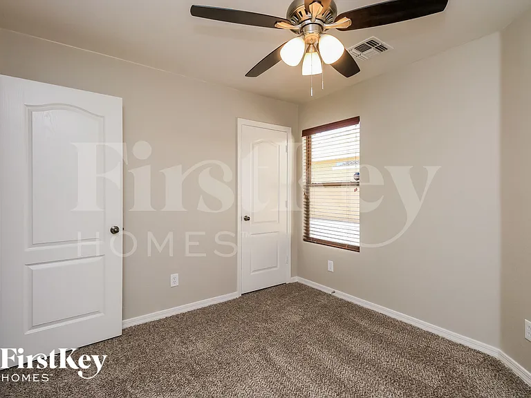 914 W Desert Canyon Dr — Photo 14