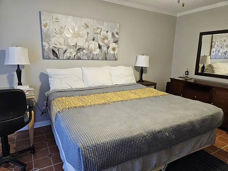8220 Hunters Creek Dr — Photo 6