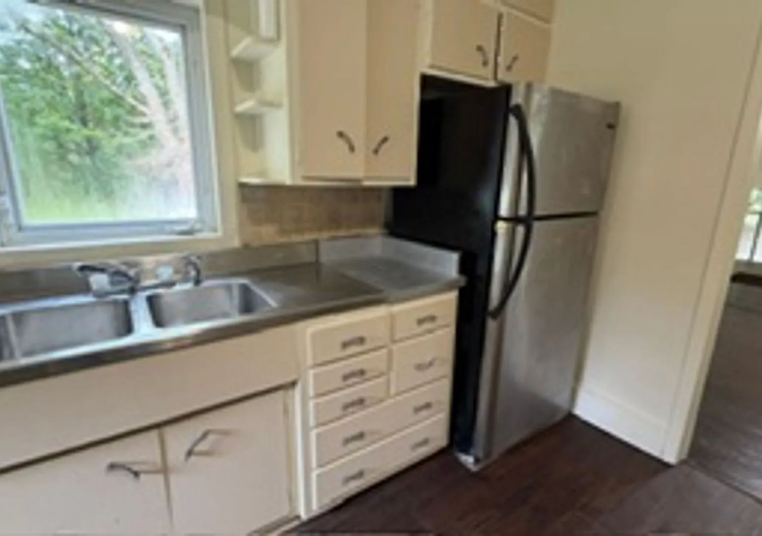 5-Bedroom Home Available in Bristol — Photo 4