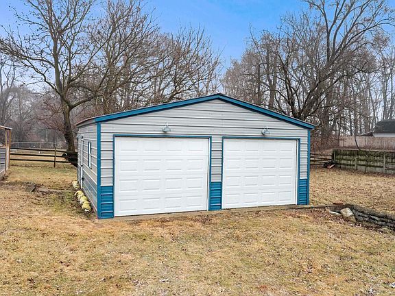 3rd image of 519 W Sterns Rd