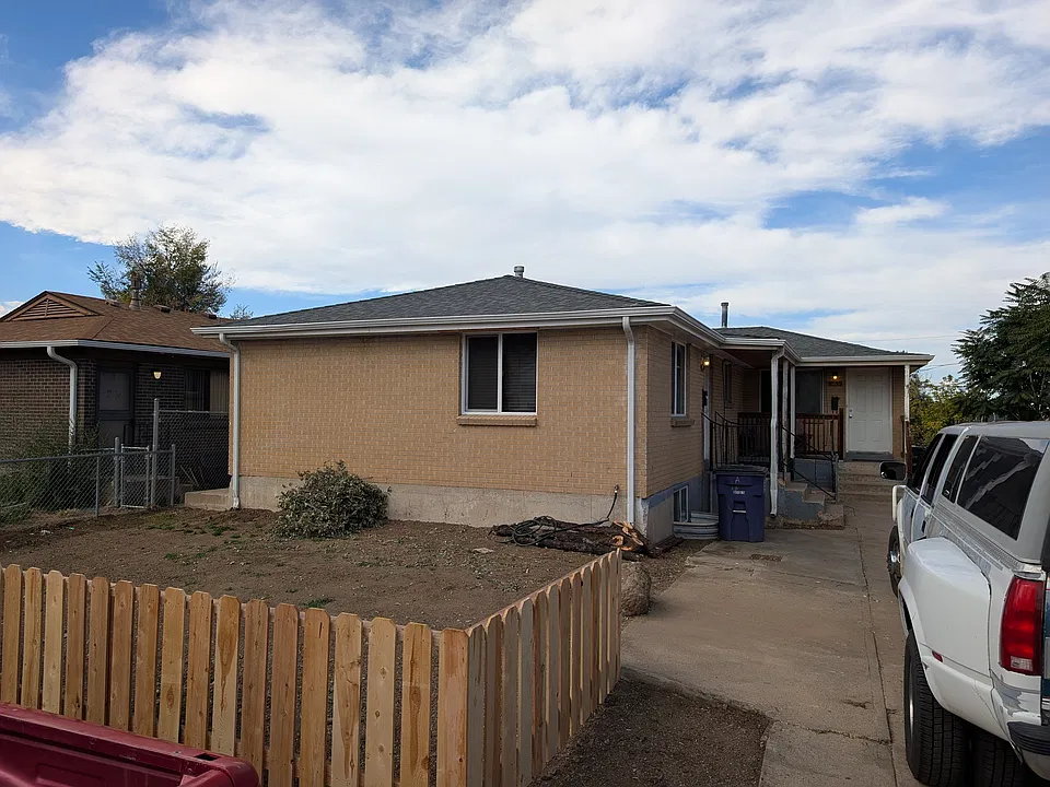 3187 W Center Ave