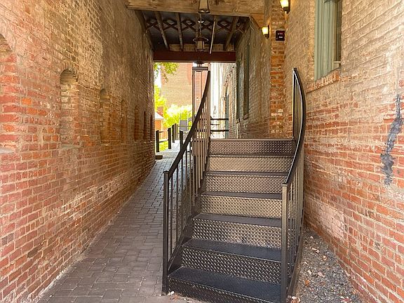 3rd image of 522 1c Bridge St