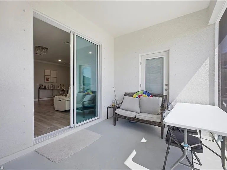 1025 NW 7th Pl — Photo 30