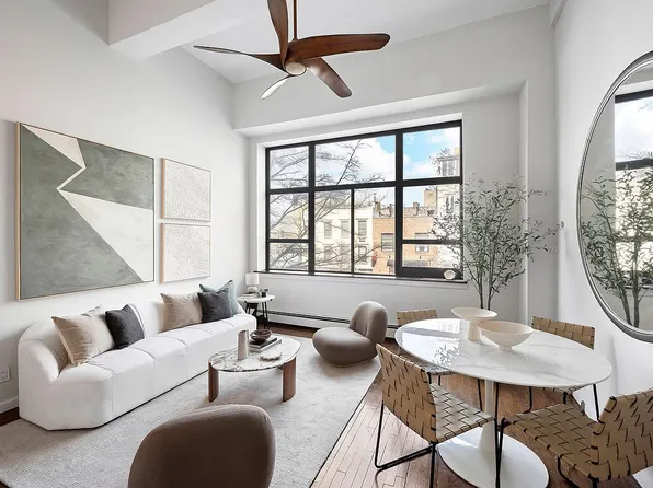130 Barrow St APT 218, New York, NY 10014