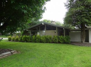 1900 S Saratoga Ave, Springfield, MO 65804