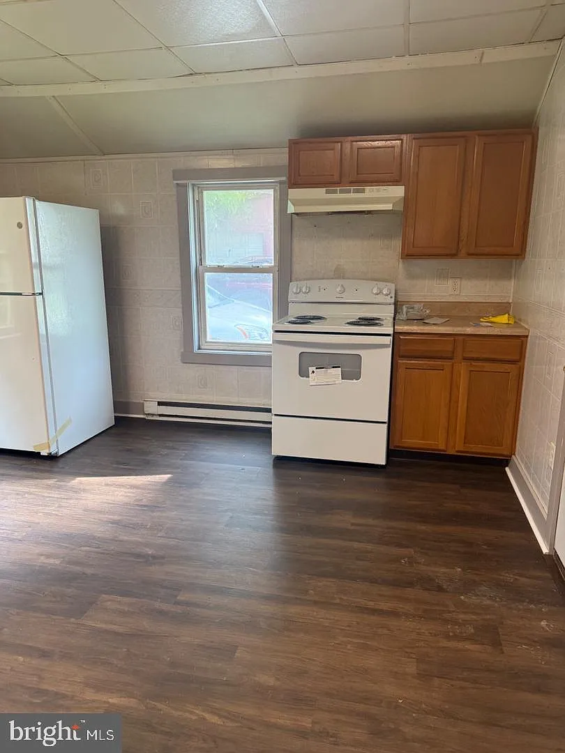 3 bed, 1.0 bath, 1500 sqft, $1,425 — Photo 1