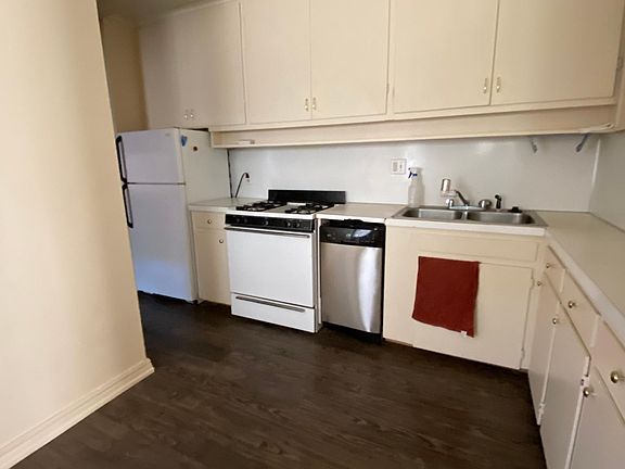 5th image of 802 N Jefferson St