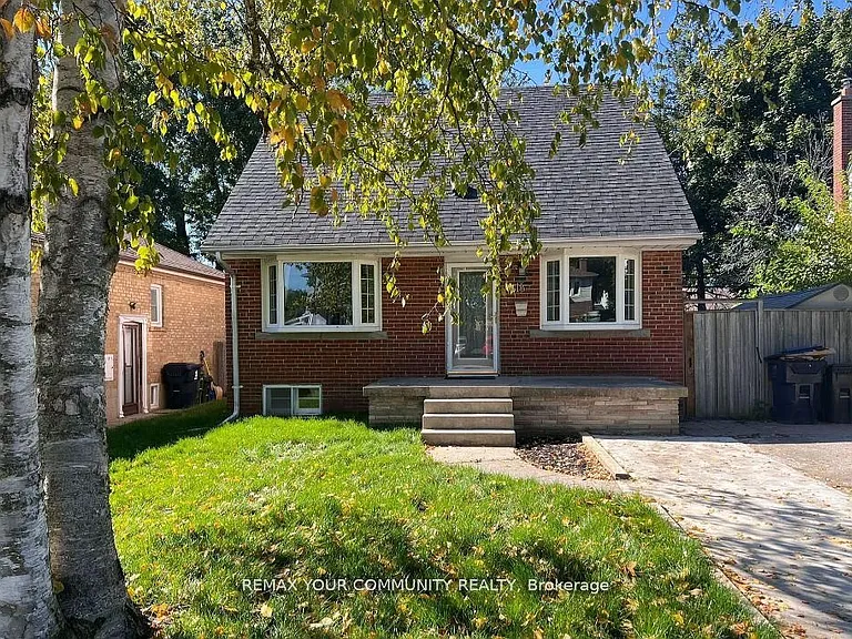 16 Robertsfield Cres — Photo 2