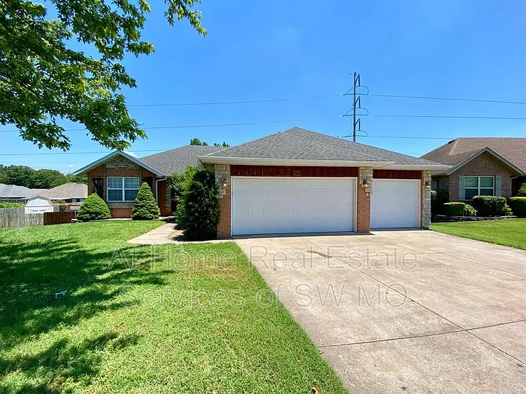 3551 E Woodside St — Photo 1