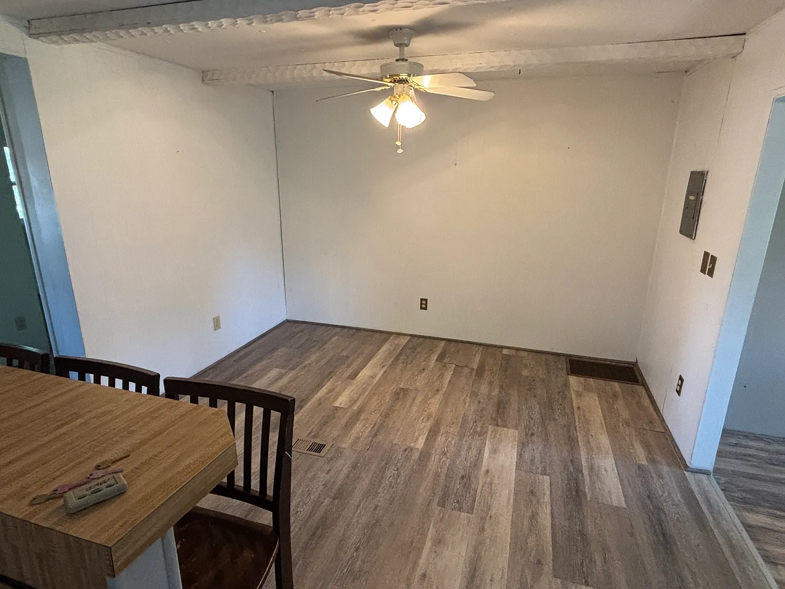 3 bed, 1040 sqft, $900 — Photo 3