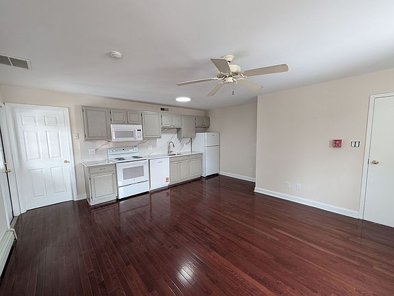 3rd image of 416 Main St Unit I