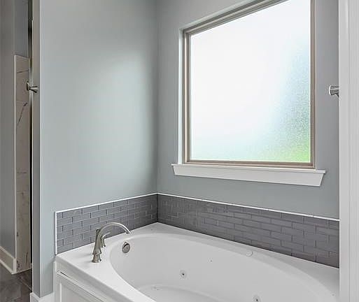 4th image of 147 Arbor Pl