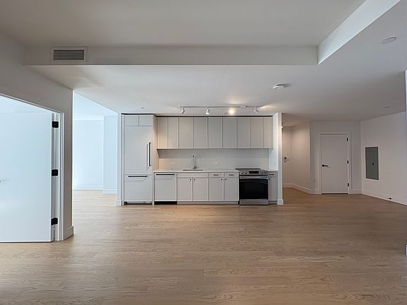 3rd image of 420 Carroll St #E404