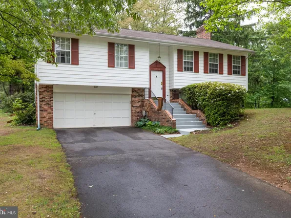 10535 Brevity Dr, Great Falls, VA 22066