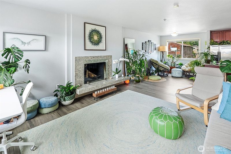 5th image of 2514 57th Avenue SW #203