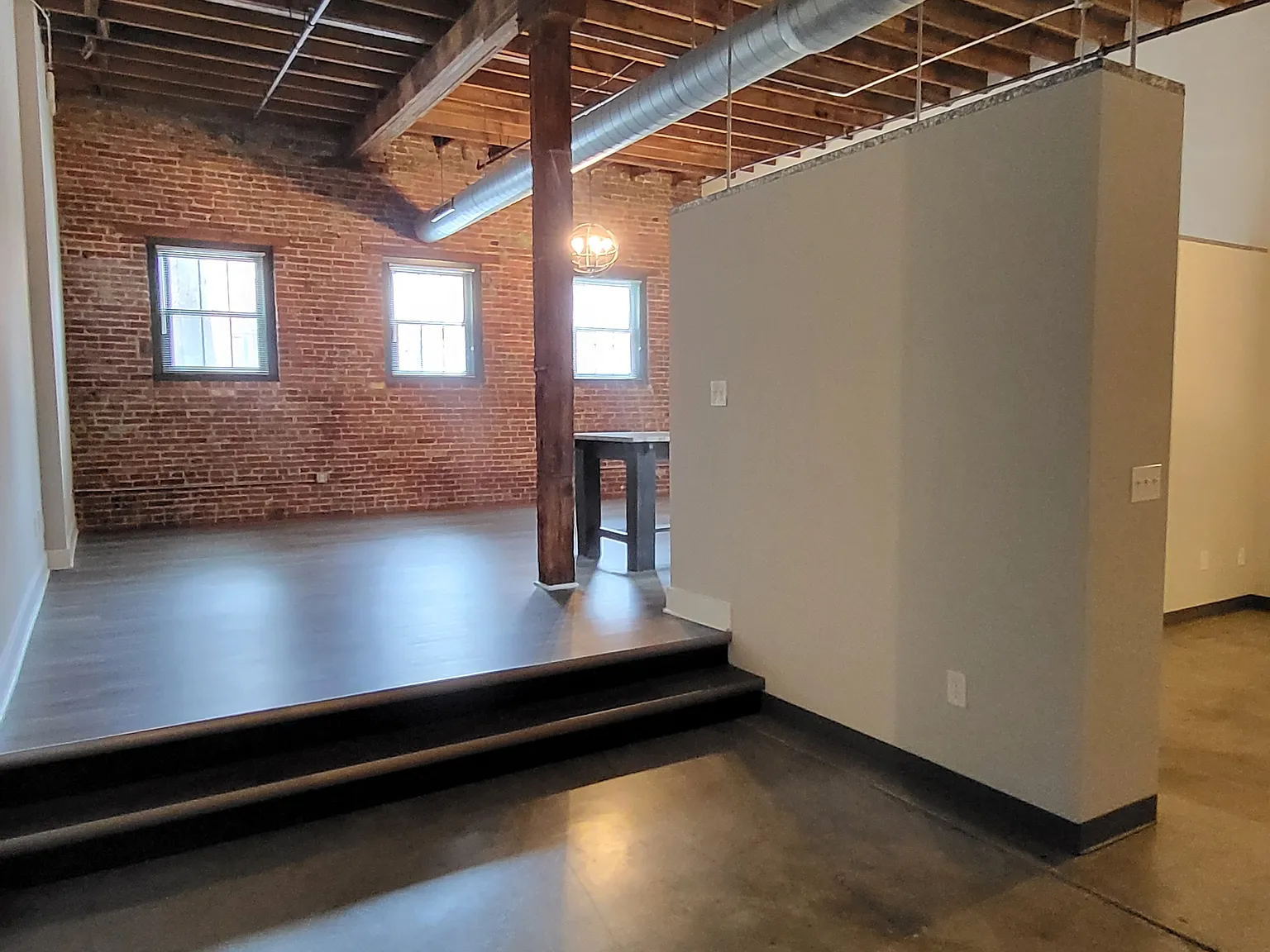 1 bed, 1027 sqft, $1,746 — Photo 4