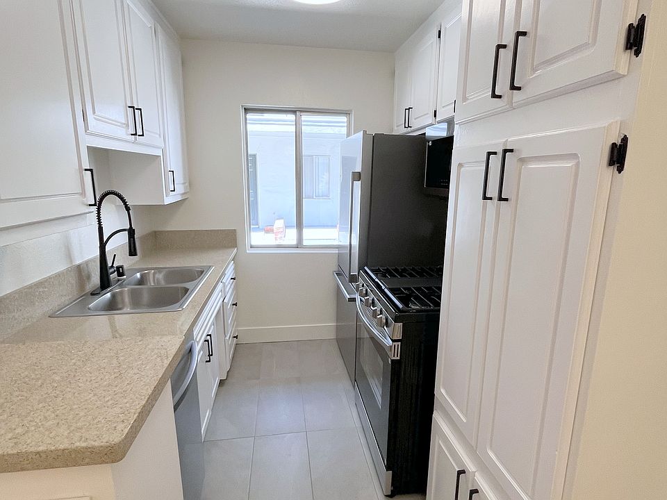 1st image of 1322 S Centinela Ave APT 4