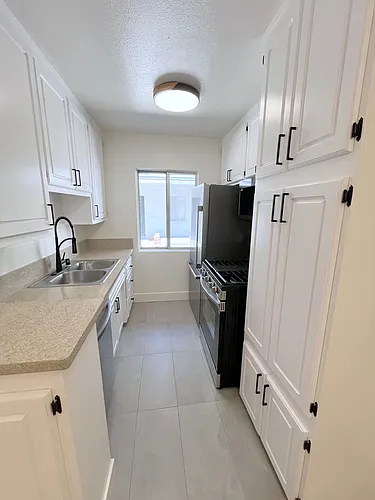 1322 S Centinela Ave #4 Photo 1