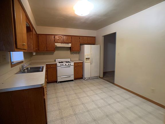 3rd image of 301 Spencer St #B