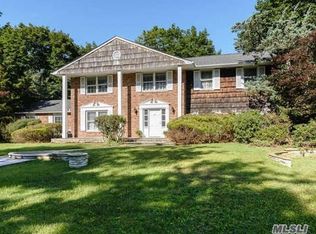 32 Shaun Rdg, Roslyn, NY 11576