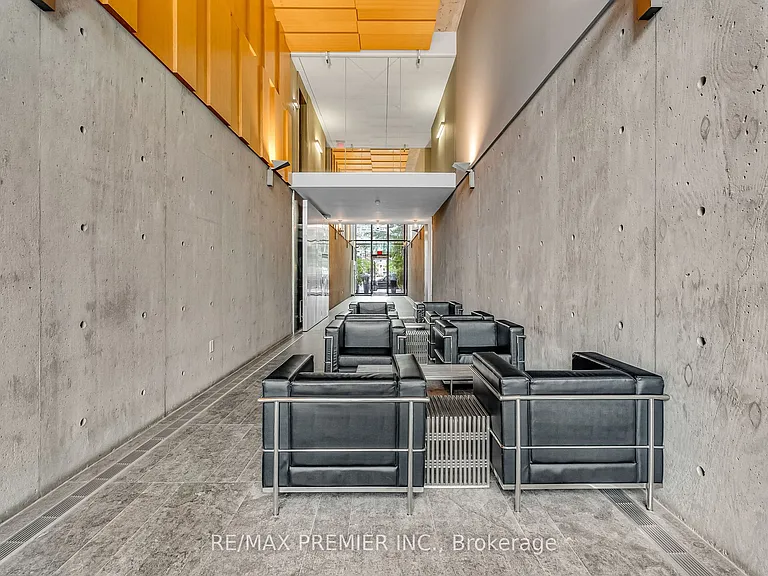 25 Stafford St #407 — Photo 4