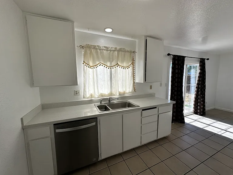 1750 Askren Ct — Photo 7