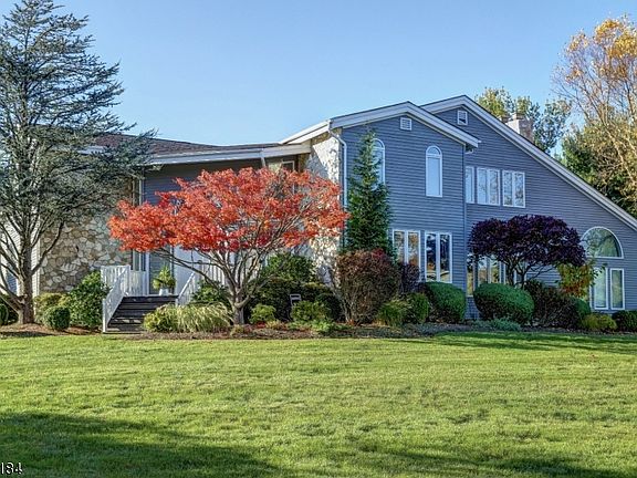 3rd image of 1 Lakeside Ave