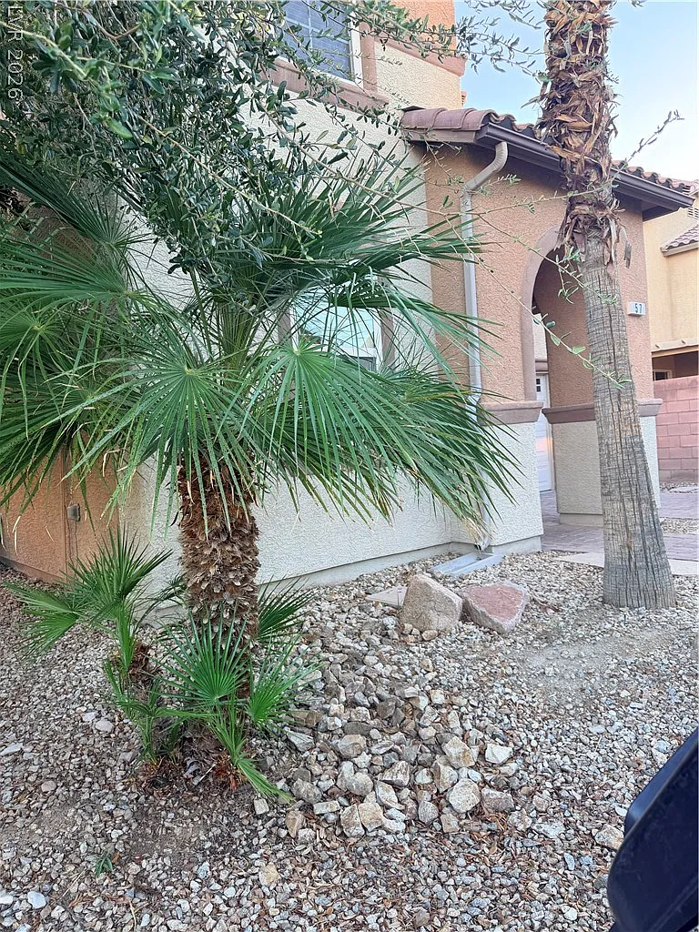 3 bed, 2.5 bath, 1599 sqft, $2,000 — Photo 3