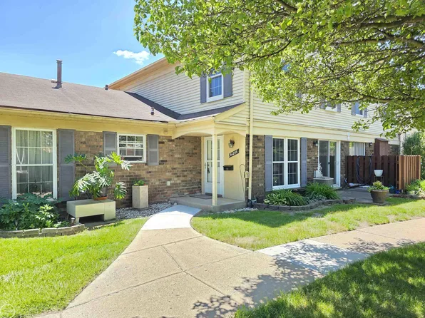 34299 Garfield Cir, Fraser, MI 48026