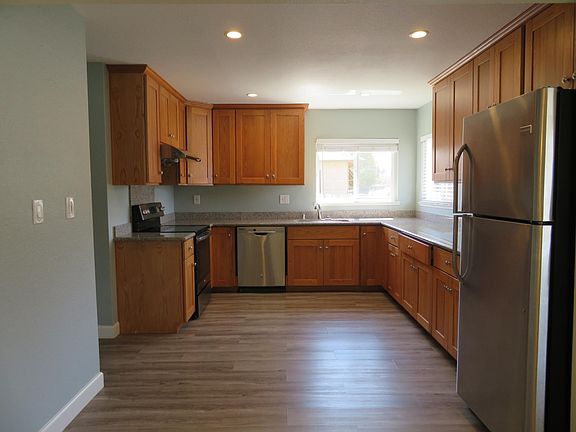 5th image of 16200 Church St APT A