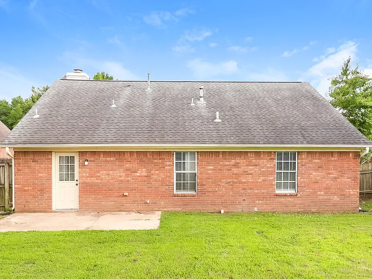 1886 Towson Ln — Photo 16