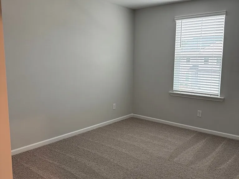 105 Fenway St — Photo 24