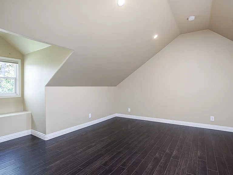 1044 E Palmyra Ave — Photo 12
