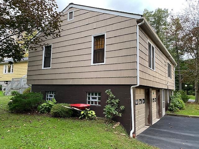 2nd image of 315 E Pine St
