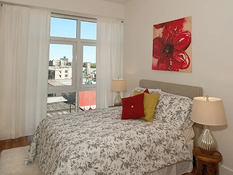 301 Sullivan Pl #F2 — Photo 2