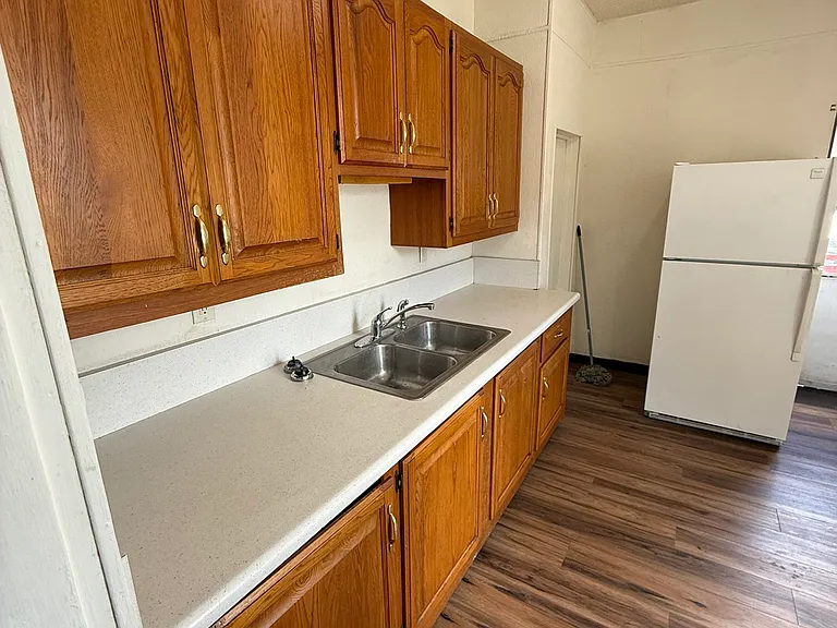 1006 Walnut St #1 — Photo 4
