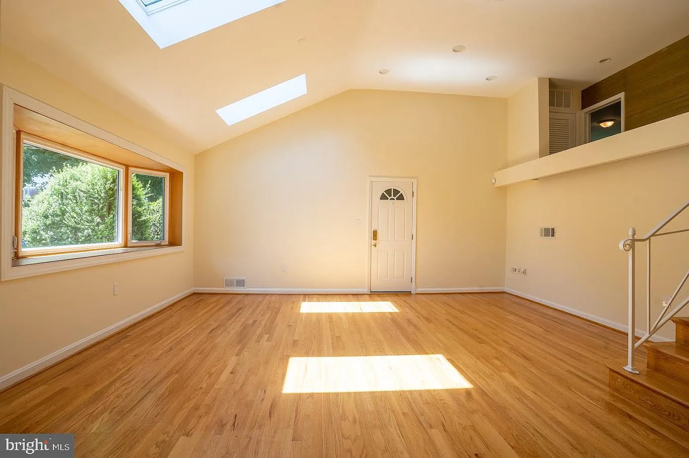 4 bed, 3.5 bath, 2428 sqft, $4,950 — Photo 4