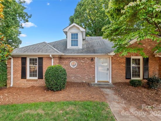 1838 Robinwood Rd, Gastonia, NC 28054