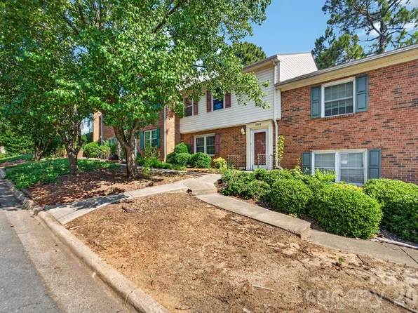 8904 Hunter Ridge Dr, Charlotte, NC 28226